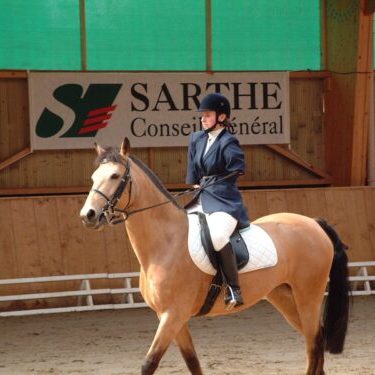 femme equitation adaptée