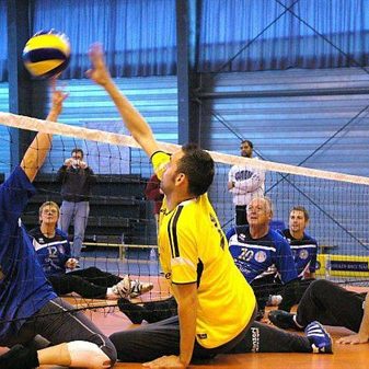 jeu volleyball assis