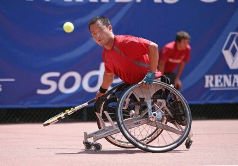 joueur homme tennis handisport fauteuil